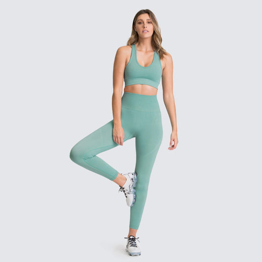 Women’s seamless high-waist leggings and crop top set