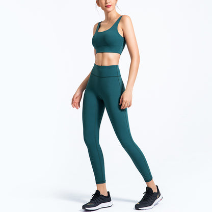 Women’s seamless sports set with top and leggings