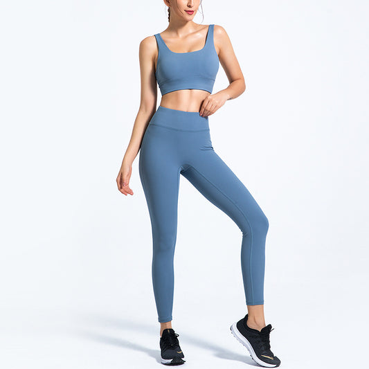 Women’s seamless sports set with top and leggings