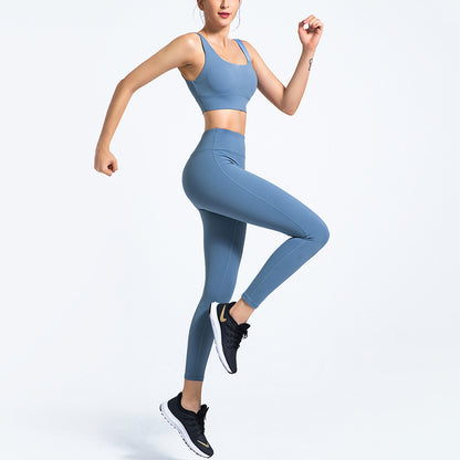 Women’s seamless sports set with top and leggings