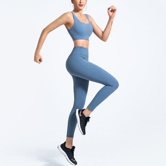 Women’s seamless sports set with top and leggings