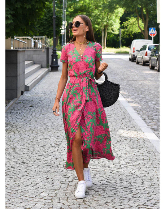 Sleeveless maxi dress with round neck and all-over pattern