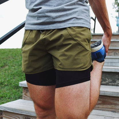 Men’s elastic waist shorts made from stretch fabric